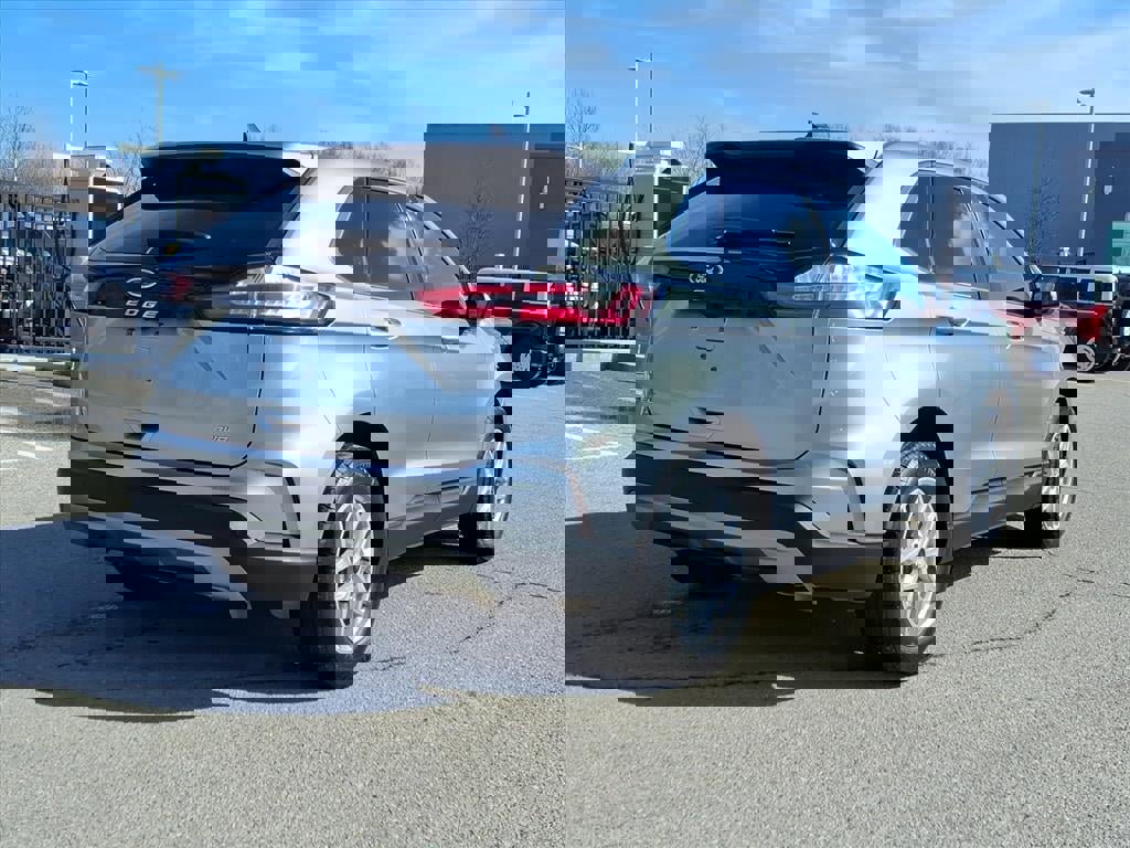 Used 2023 Ford Edge SEL w/ Convenience Package image 7