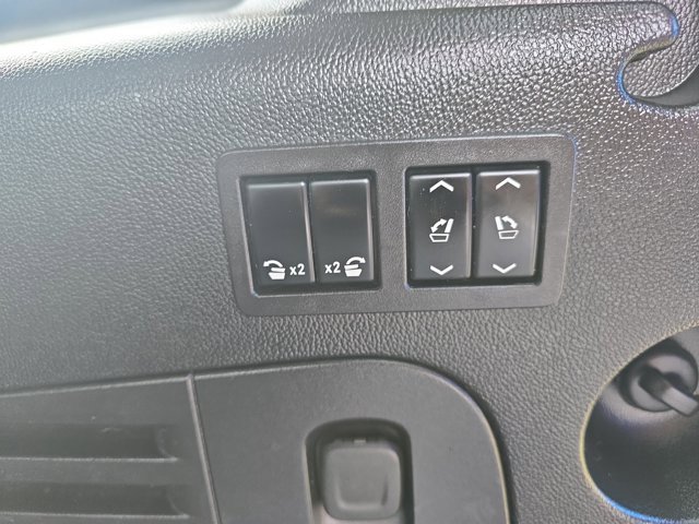 Used 2018 Cadillac Escalade ESV Premium Luxury image 16