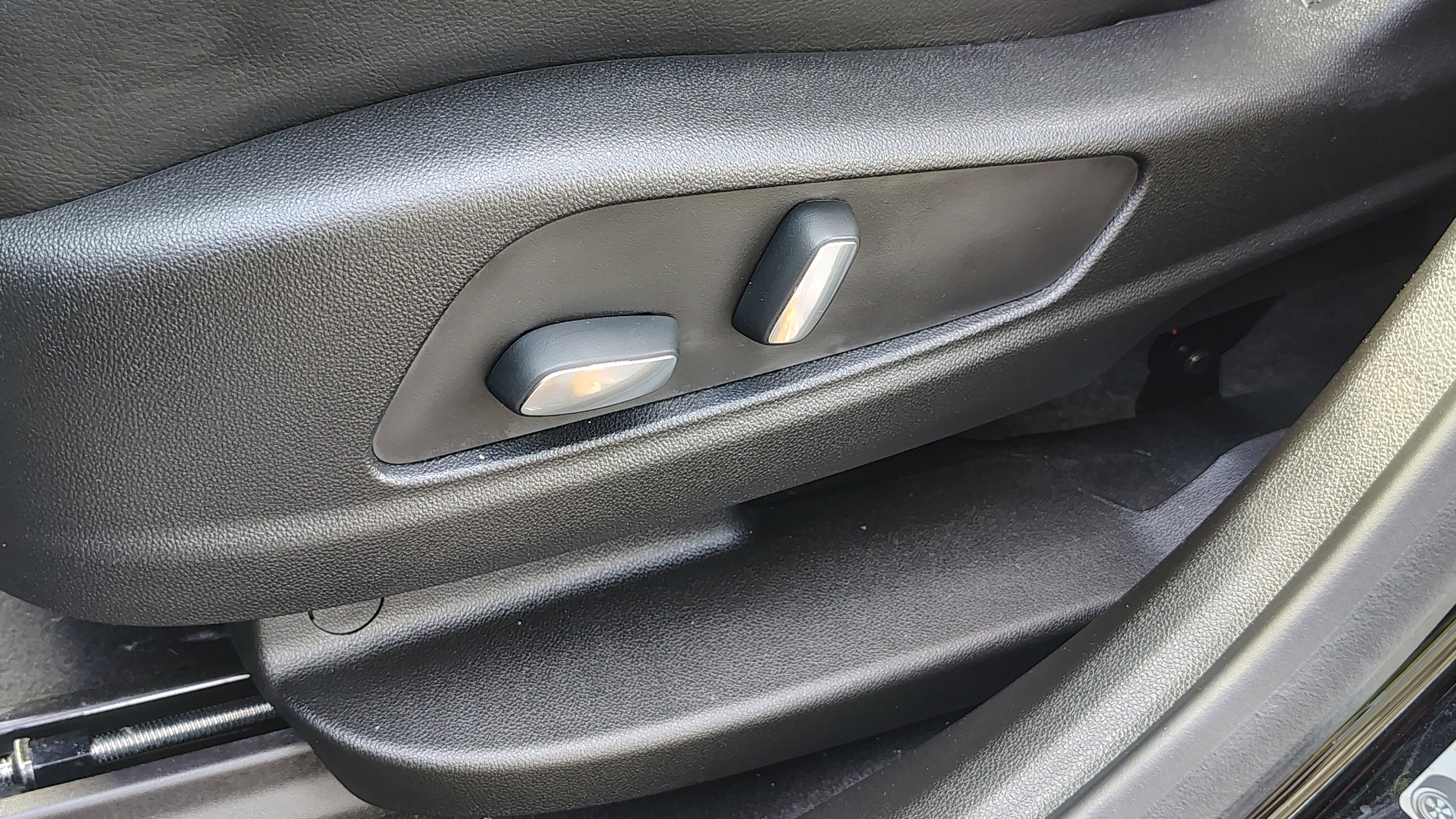 New 2025 Cadillac XT6 Luxury w/ LPO, Premium Carpet Package image 11