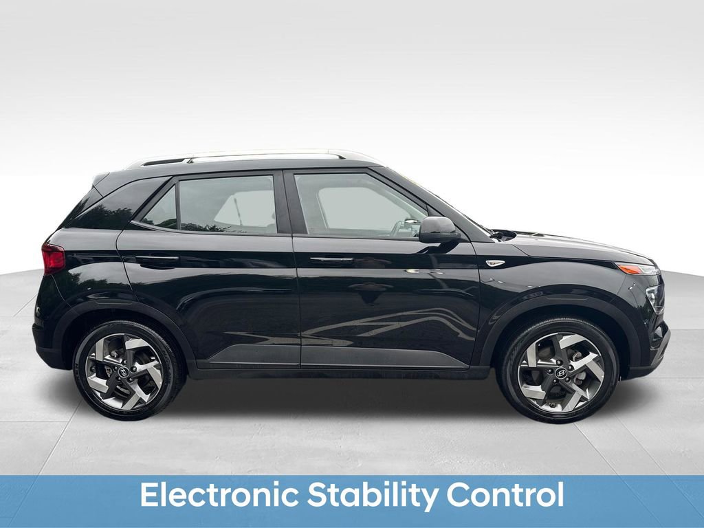 Used 2025 Hyundai Venue SEL FWD image 9