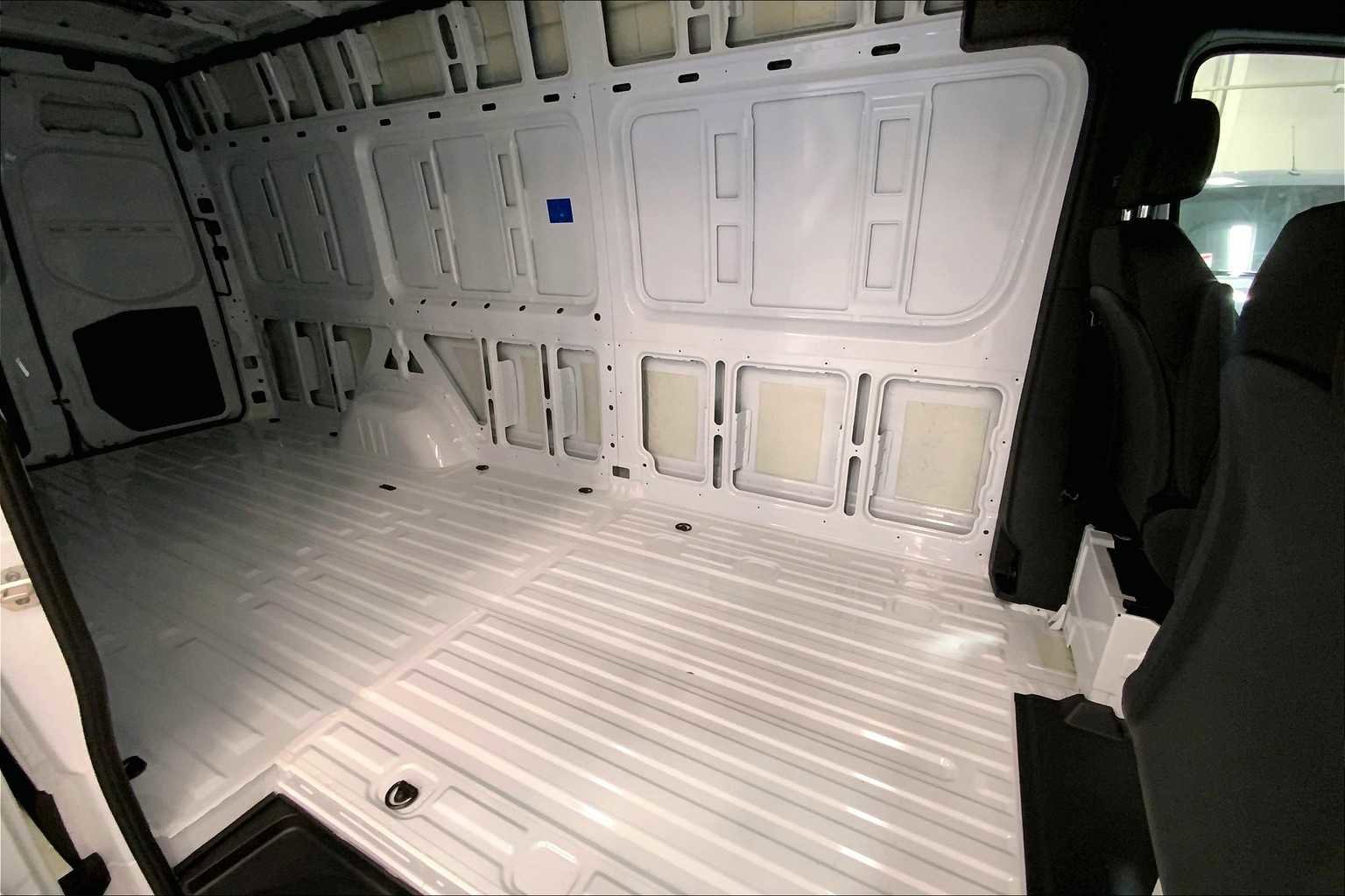Used 2024 Mercedes-Benz Sprinter 2500 image 12