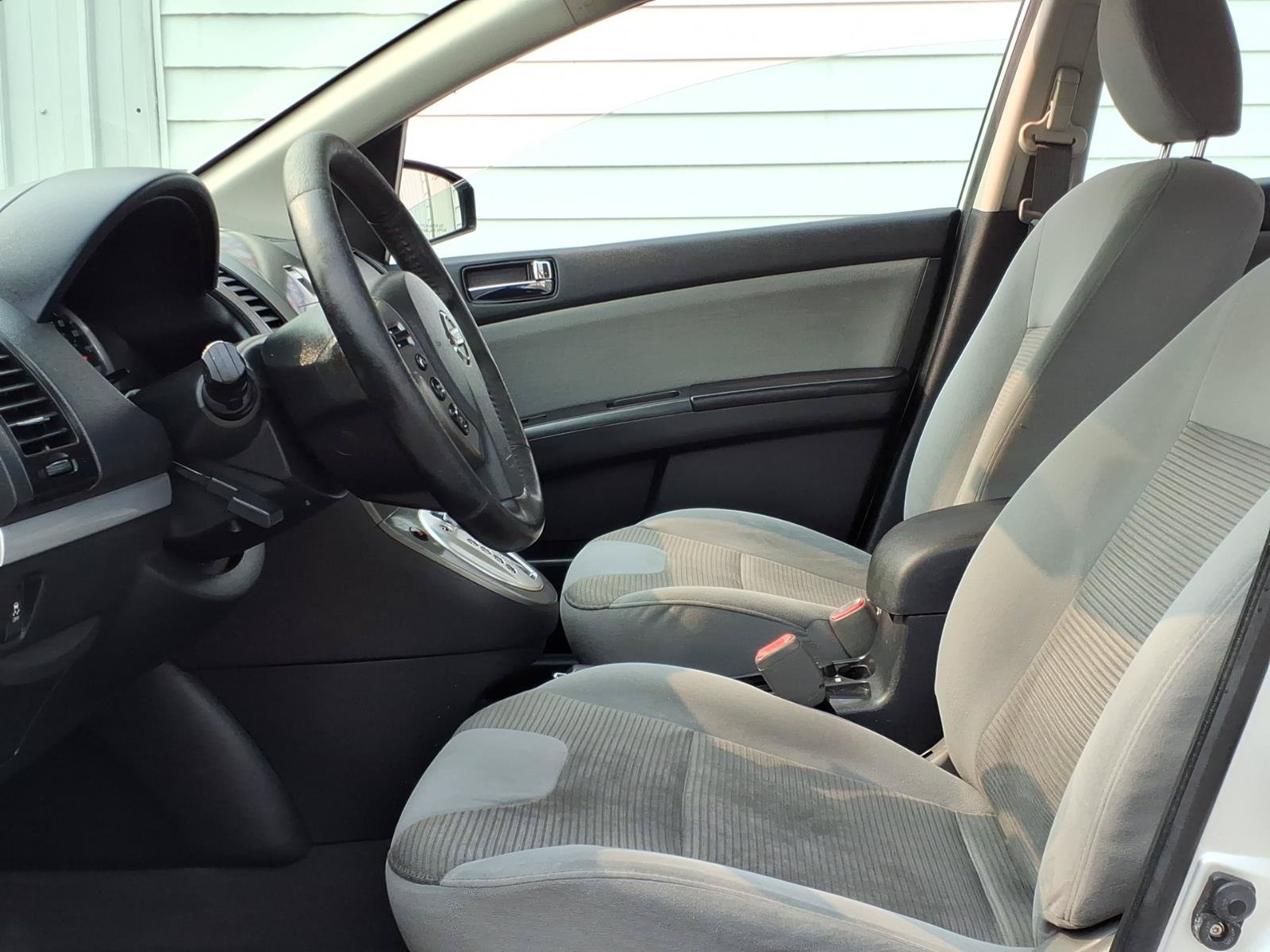 Used 2012 Nissan Sentra 2.0 SR w/ Special Edition Pkg FWD image 5
