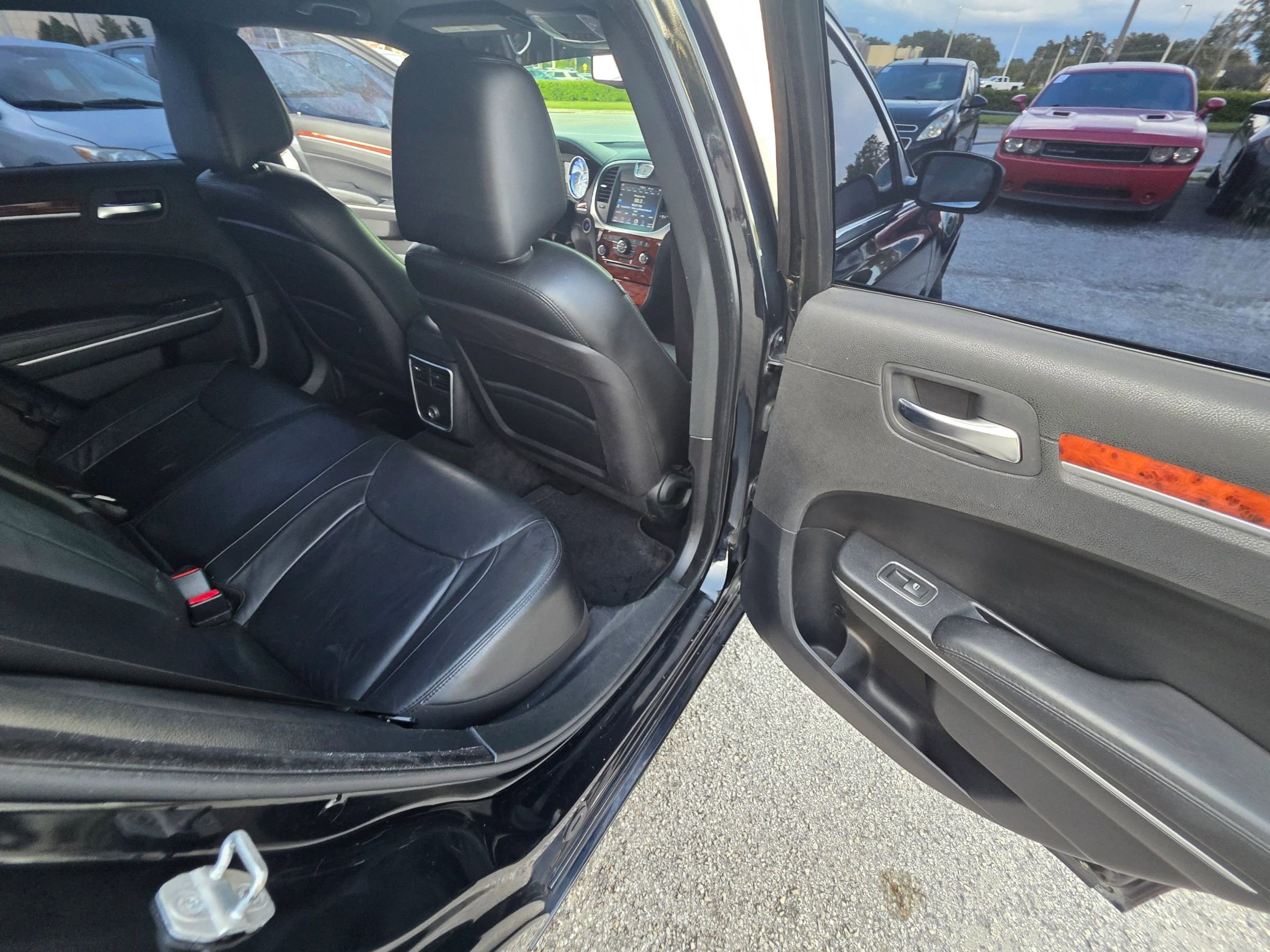 Used 2013 Chrysler 300 image 17