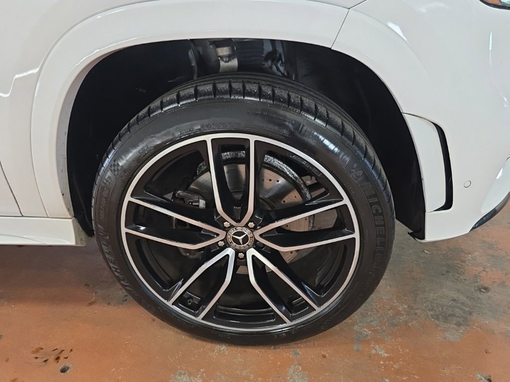 Used 2022 Mercedes-Benz GLS 450 4MATIC image 11