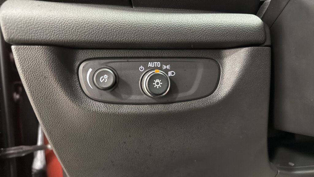 Used 2018 Buick Regal Preferred image 21