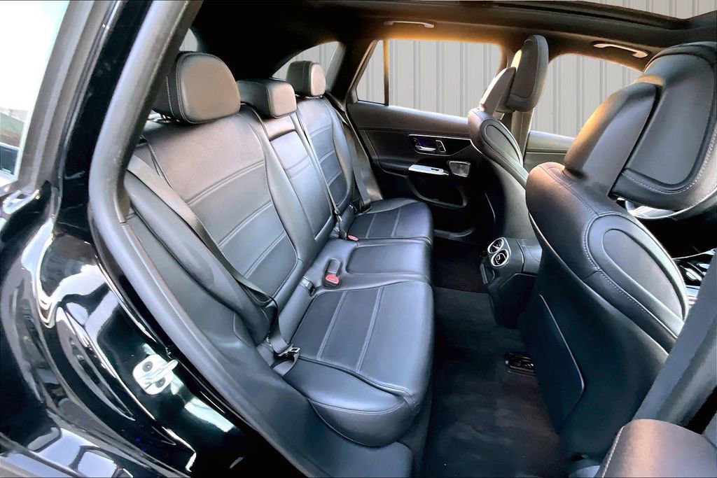 Used 2024 Mercedes-Benz GLC 300 4MATIC image 25