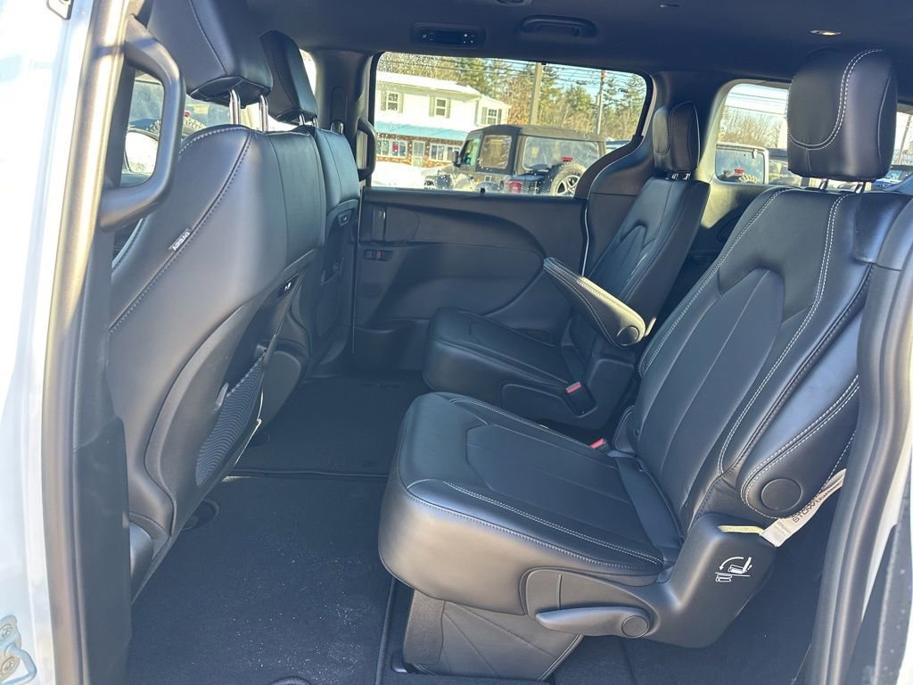 New 2026 Chrysler Pacifica Select AWD/4WD image 26