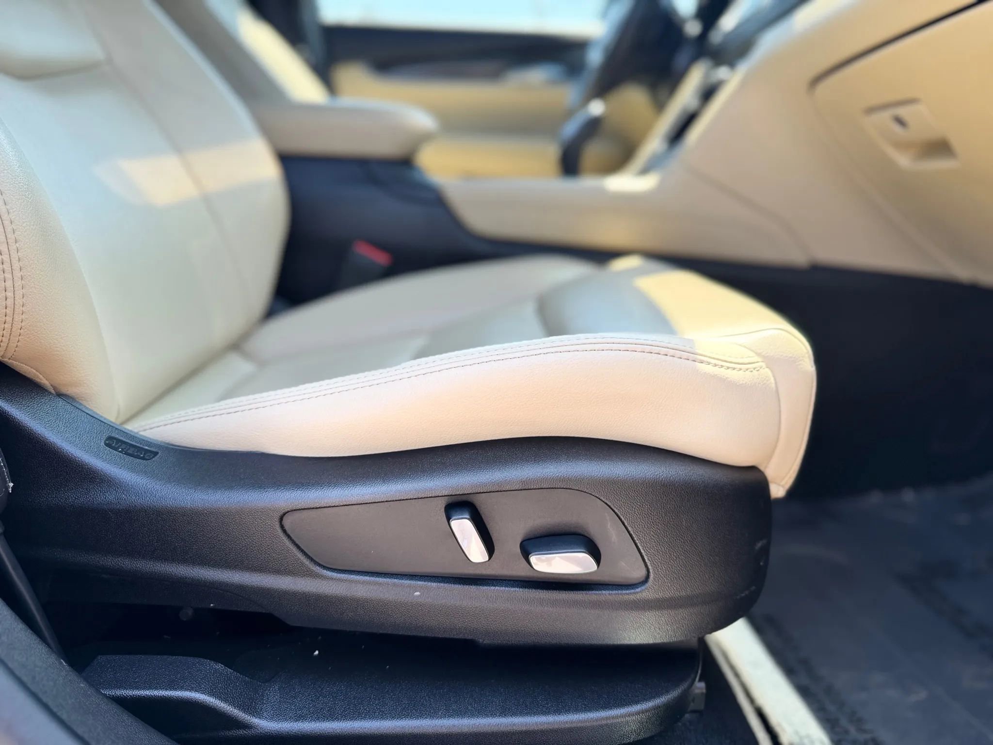 Used 2017 Cadillac XT5 Sport Utility 4D FWD image 22