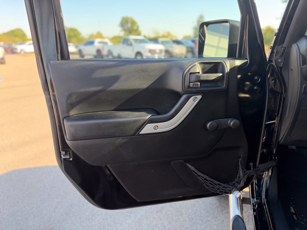 Used 2015 Jeep Wrangler Rubicon w/ Connectivity Group AWD/4WD image 20