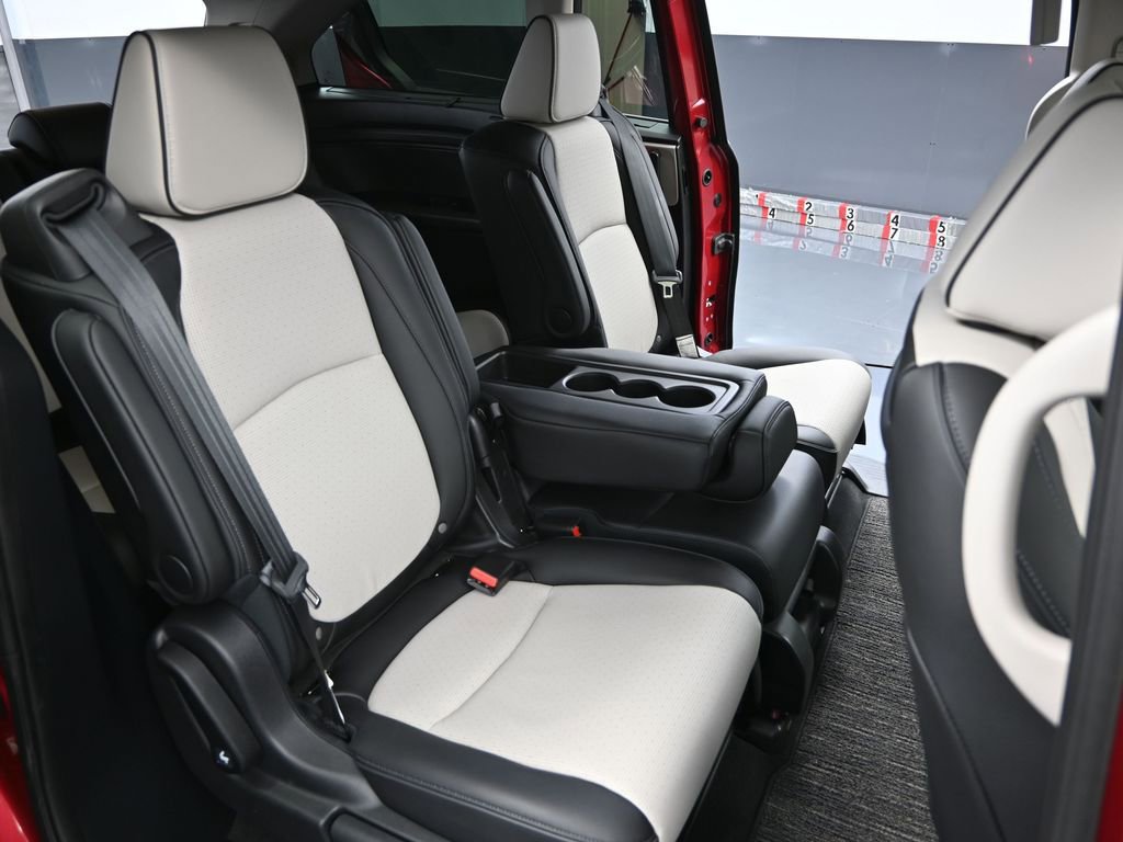 Used 2025 Honda Odyssey Elite image 47
