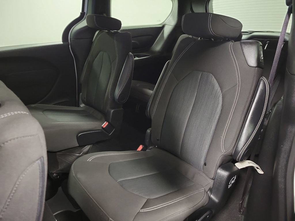 Used 2024 Chrysler Pacifica Touring FWD image 19