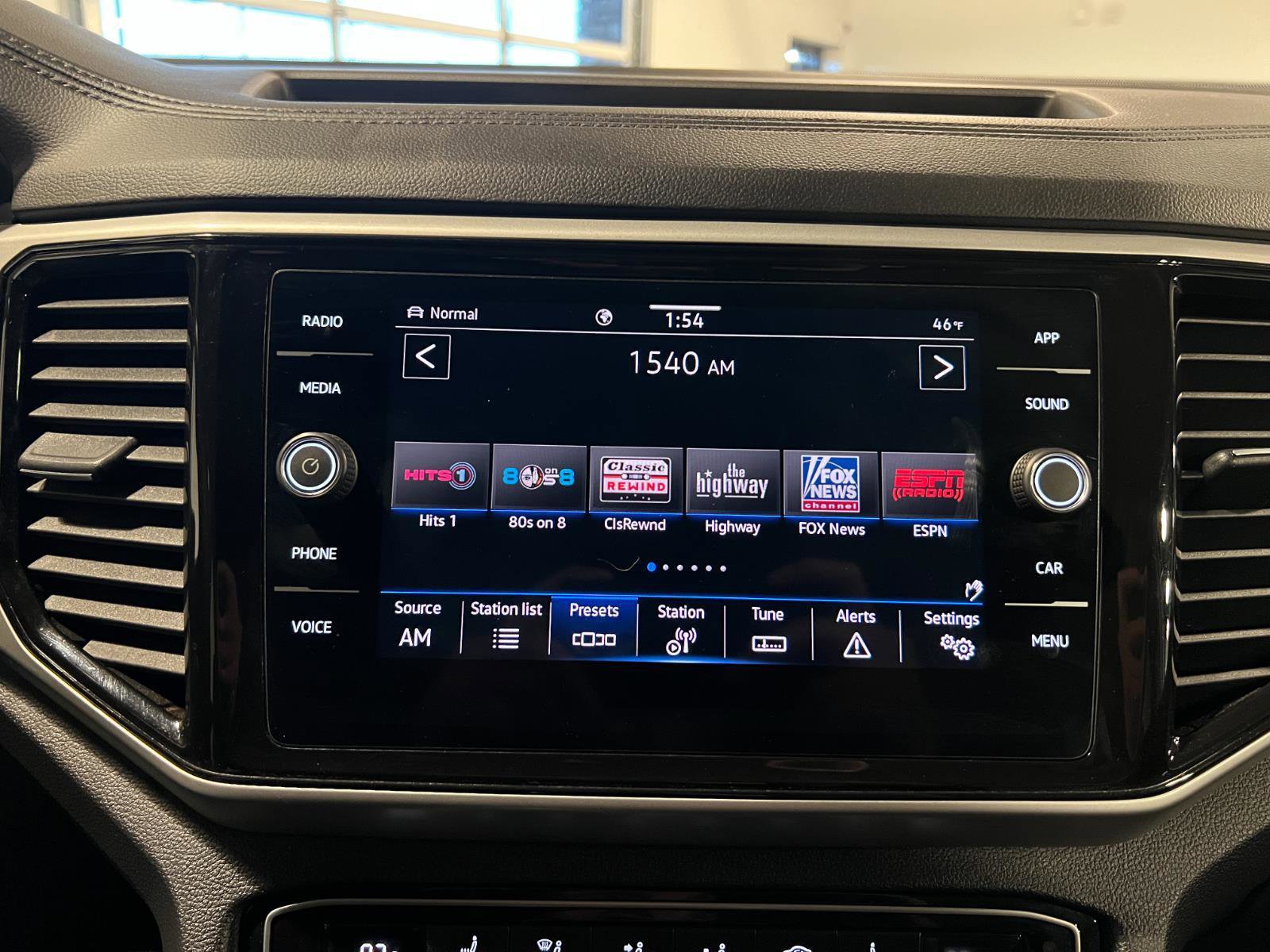 Used 2022 Volkswagen Atlas SE w/ Panoramic Sunroof Package image 17