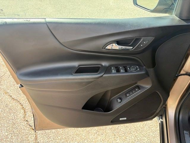 Used 2018 Chevrolet Equinox Premier FWD image 11