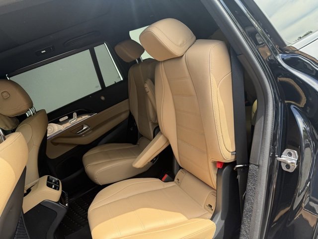 Used 2025 Mercedes-Benz GLS 450 4MATIC image 11