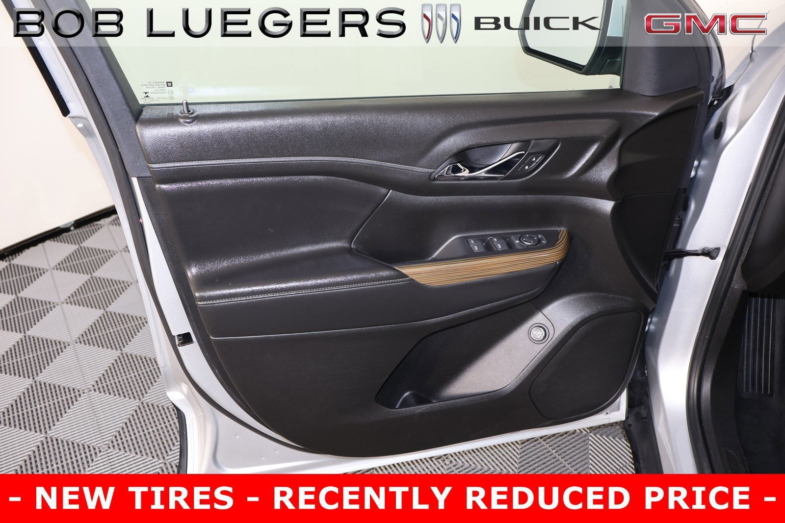 Used 2019 GMC Acadia SLE image 11