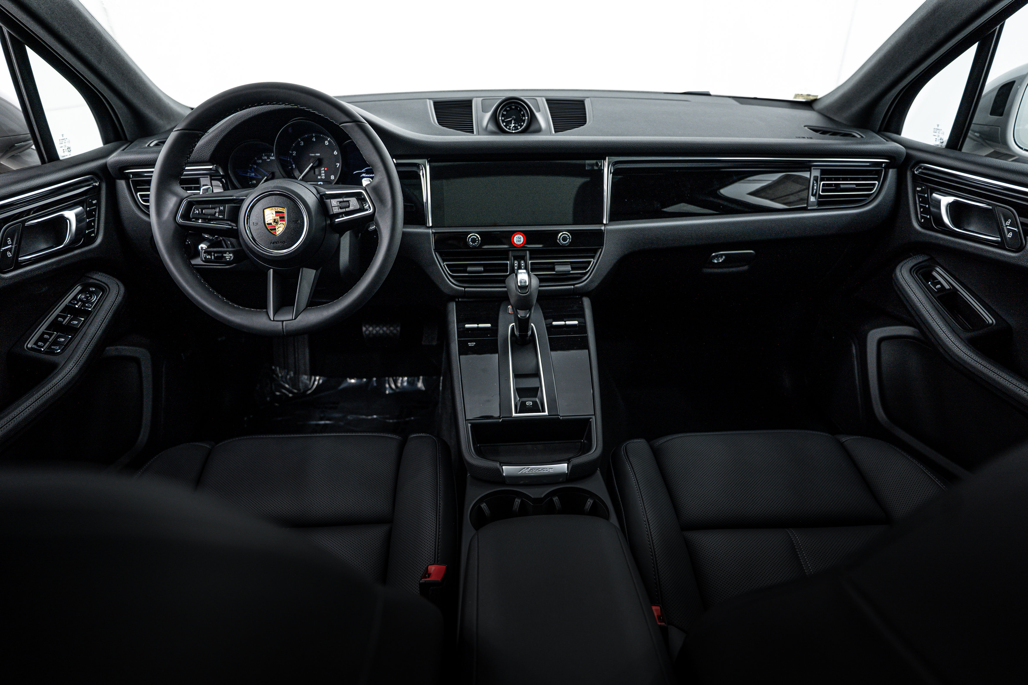 Certified 2026 Porsche Macan image 11