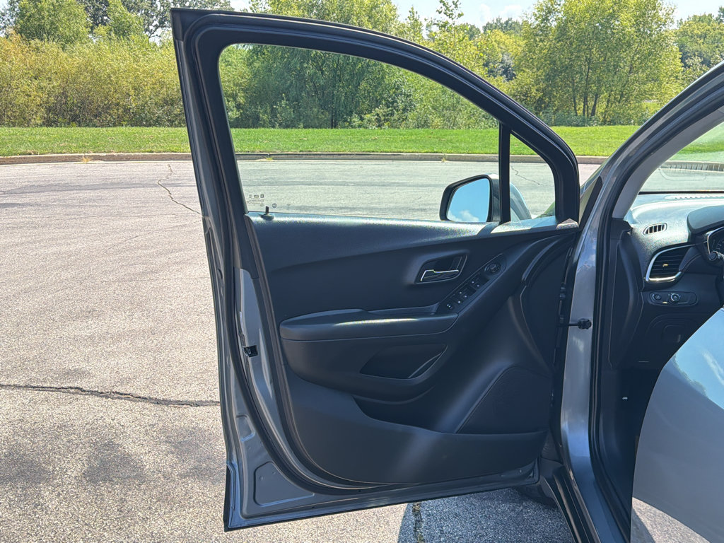Used 2019 Chevrolet Trax LT w/ LT Convenience Package FWD image 10