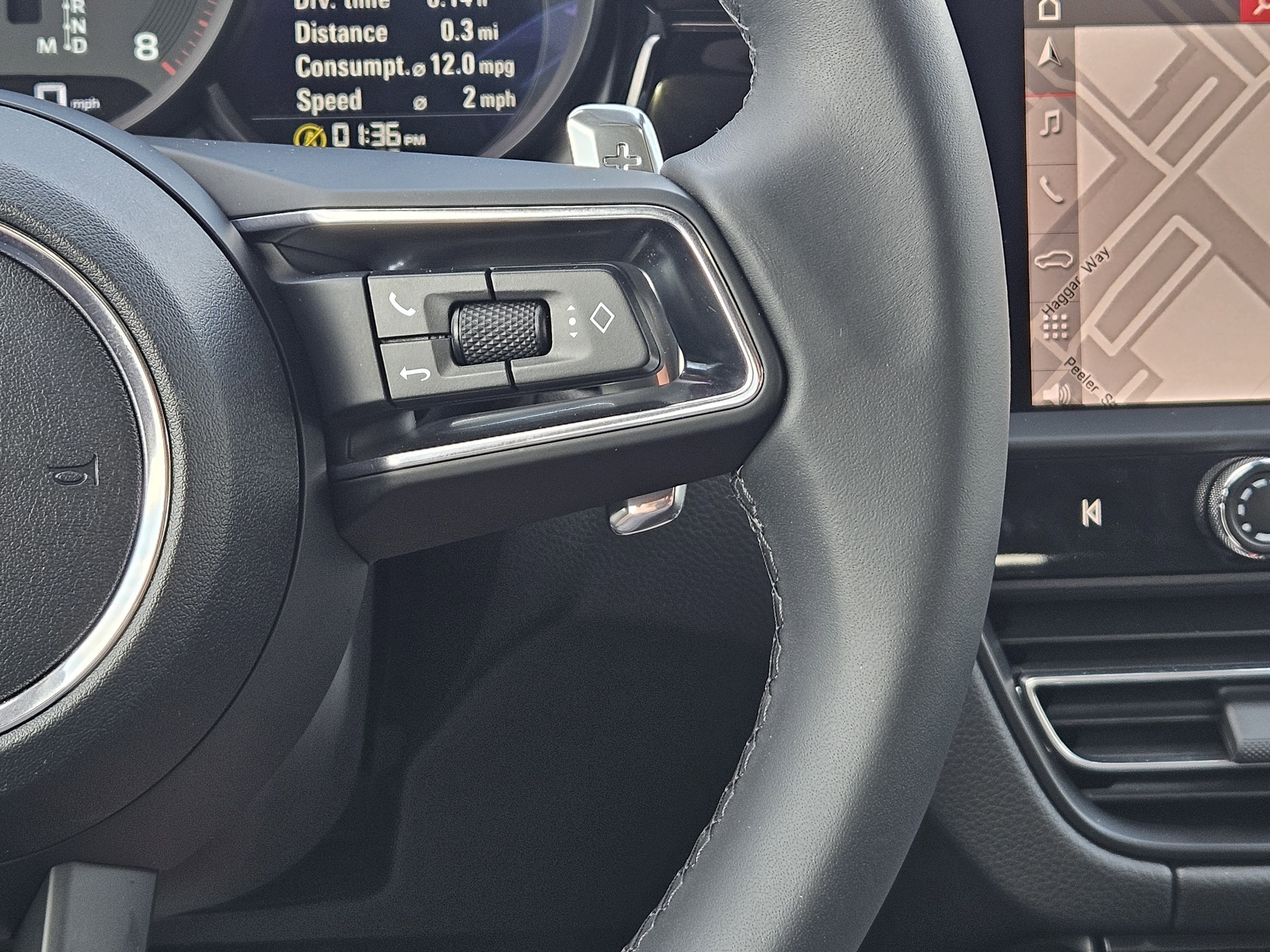 Certified 2026 Porsche Macan image 27