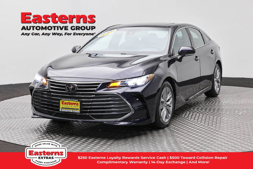 Used 2022 Toyota Avalon XLE w/ Moonroof Package FWD image 1