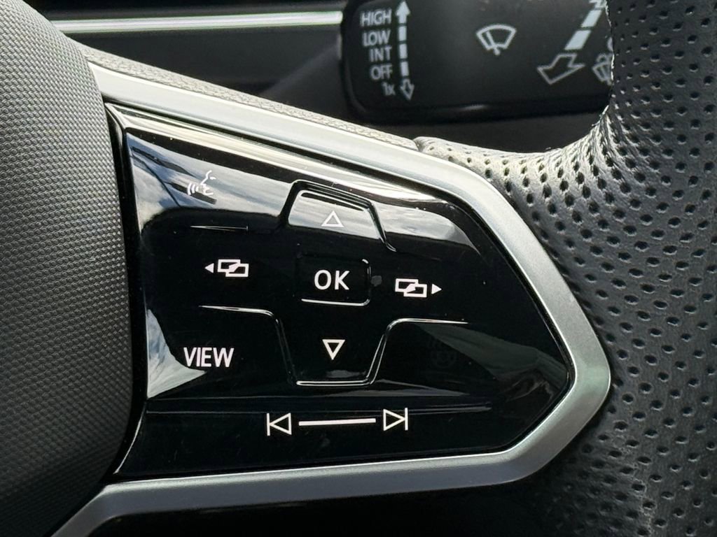 Used 2022 Volkswagen Tiguan SE R-Line AWD/4WD image 19