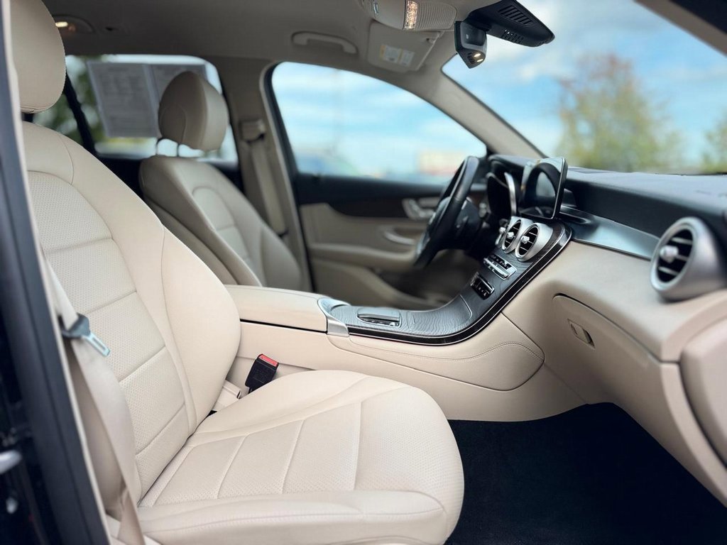 Used 2021 Mercedes-Benz GLC 300 4MATIC image 22