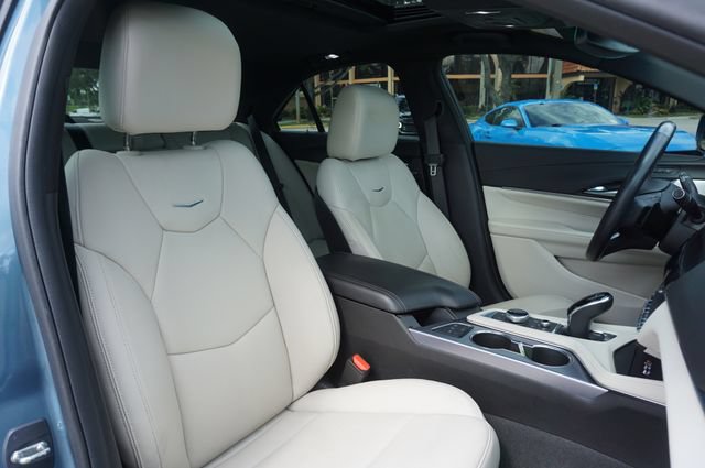 Used 2024 Cadillac CT4 Premium Luxury RWD image 2