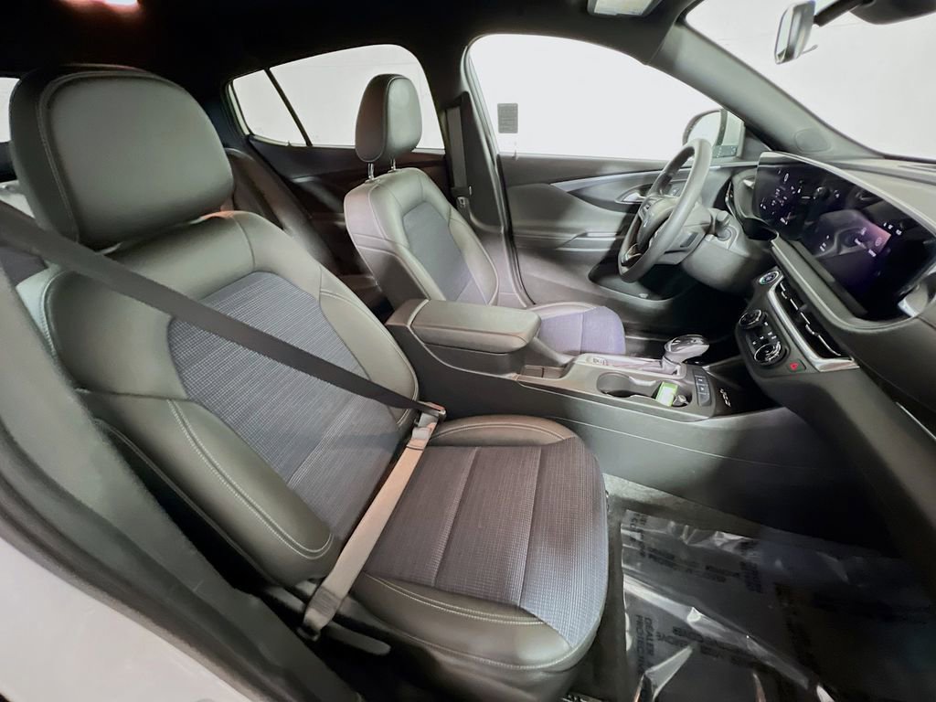 Used 2024 Buick Envista Preferred w/ Convenience II Package image 25