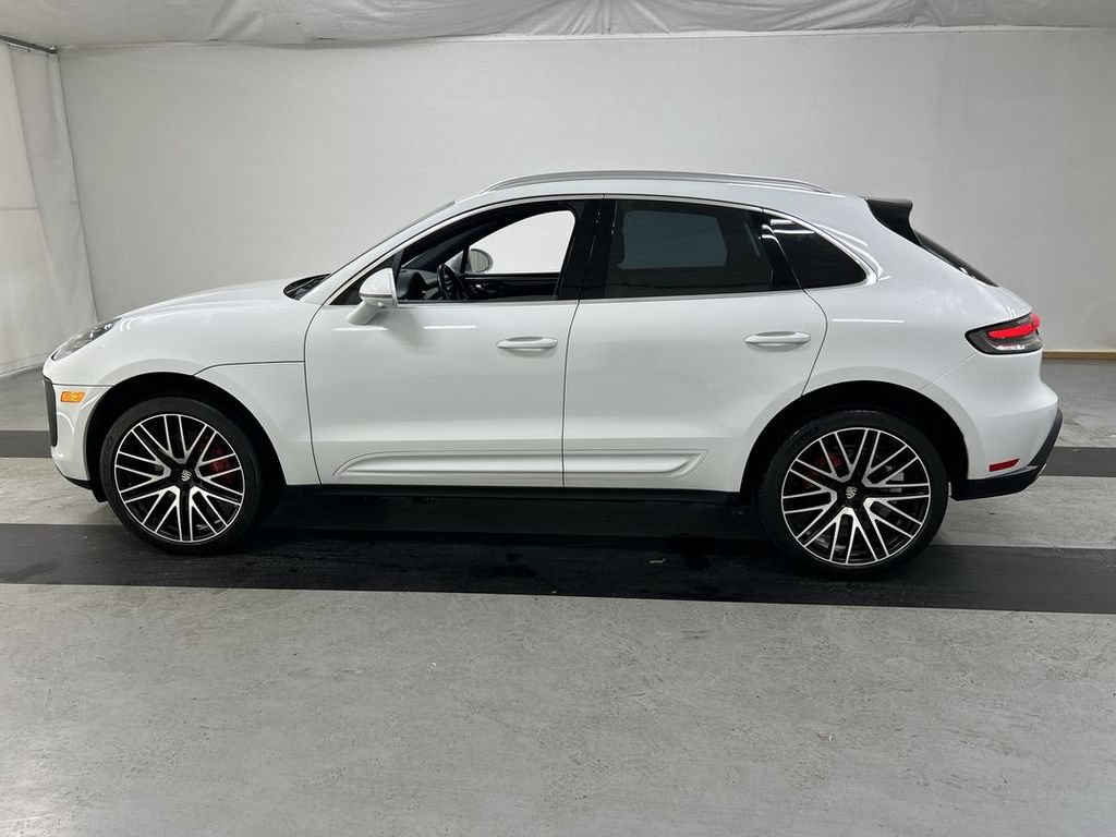 Certified 2022 Porsche Macan S AWD/4WD image 6