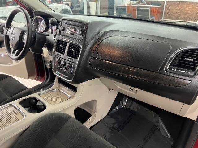 Used 2016 Dodge Grand Caravan SXT image 9