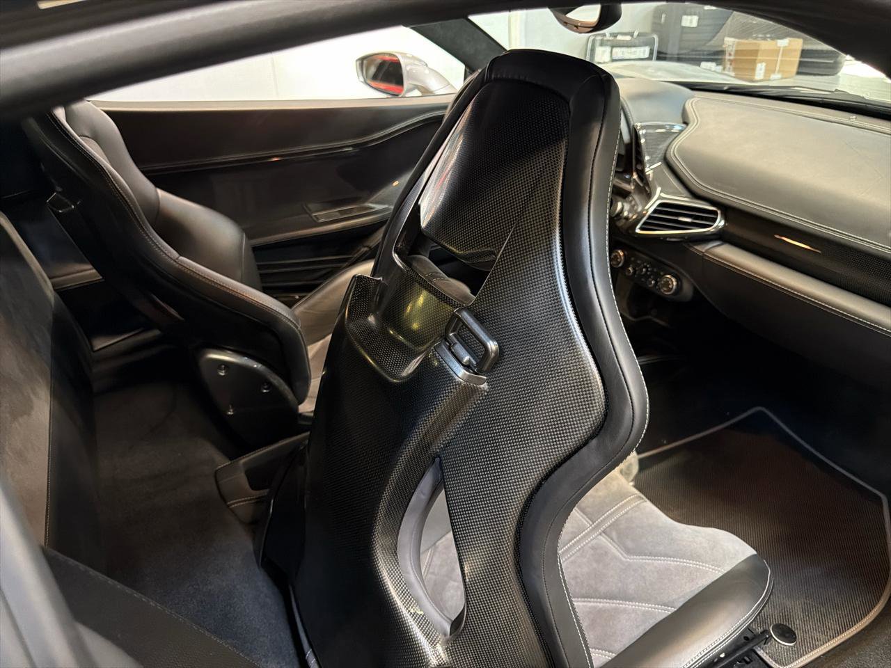 Used 2013 Ferrari 458 Italia Coupe RWD image 38