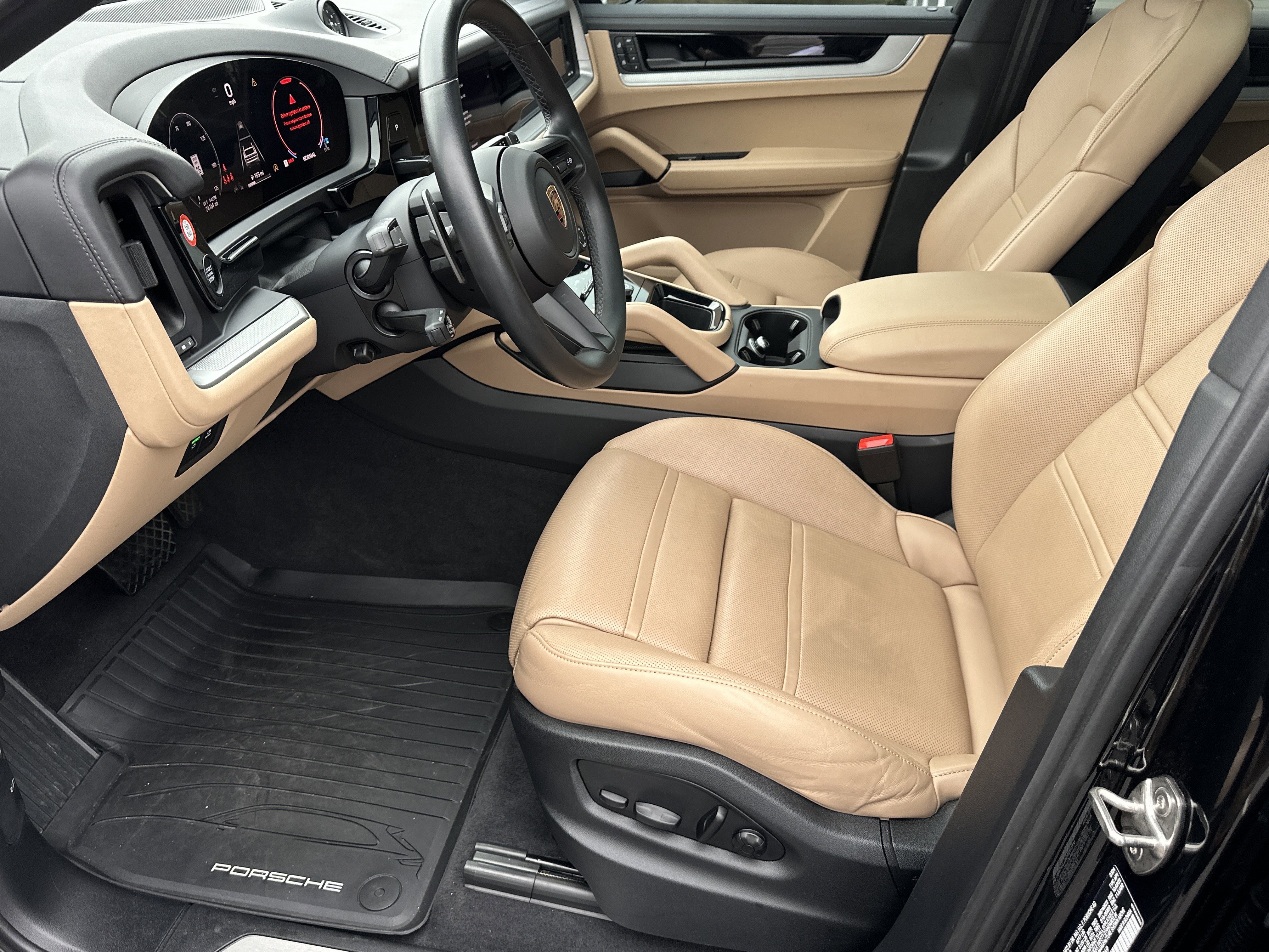 Used 2024 Porsche Cayenne Coupe image 10