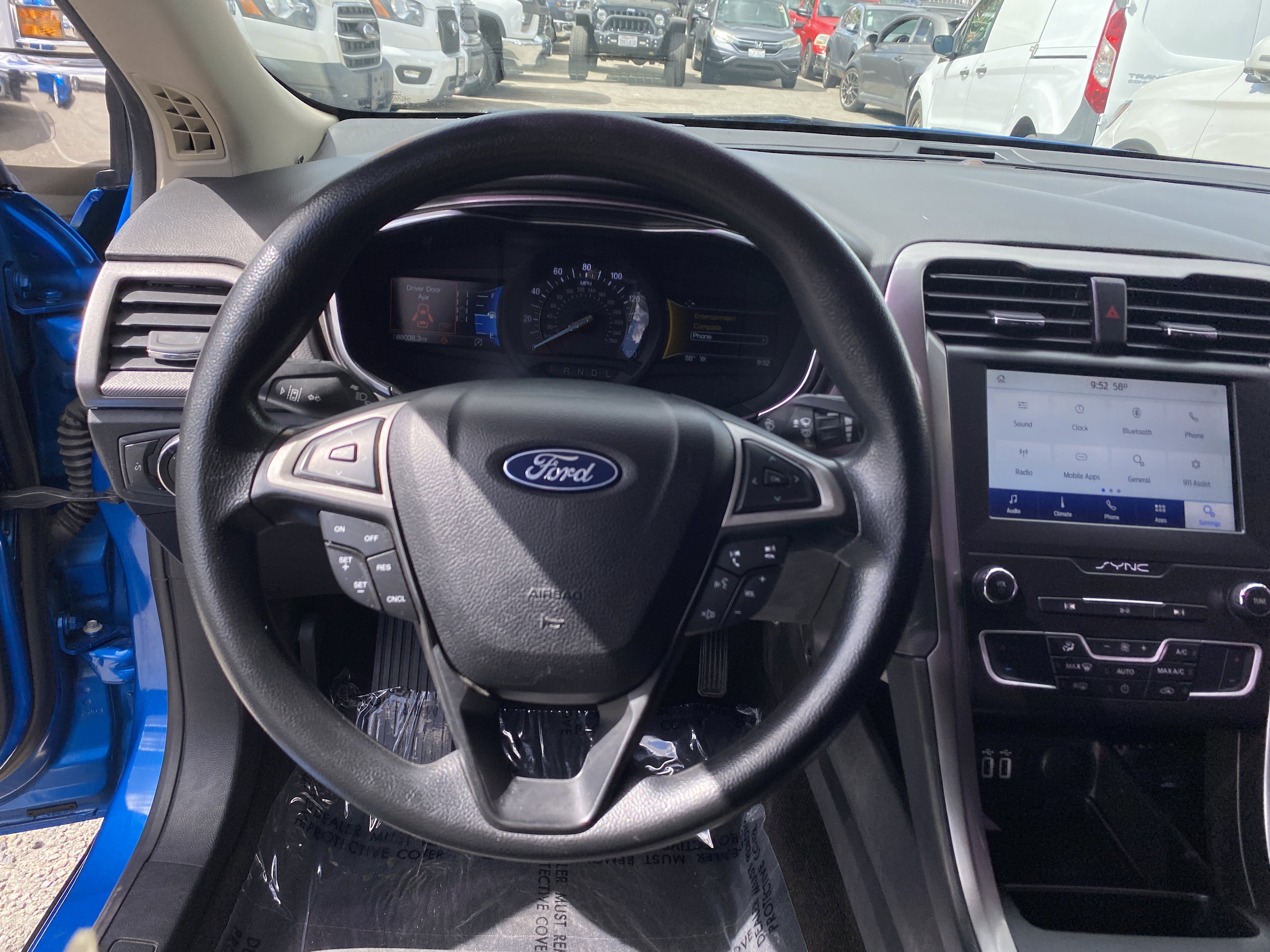 Used 2020 Ford Fusion SE FWD image 9