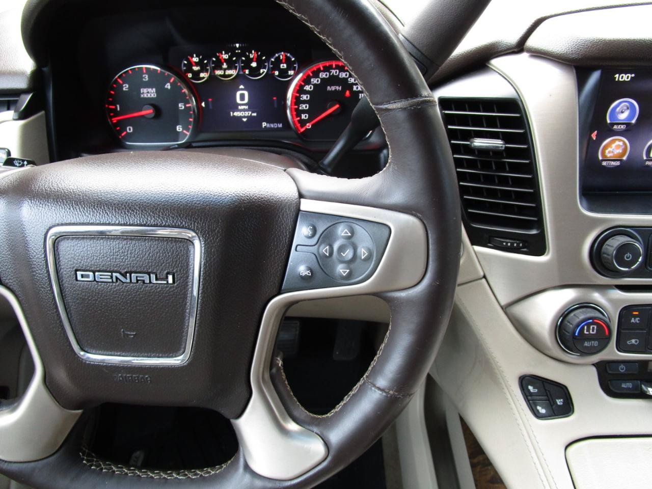 Used 2015 GMC Yukon Denali w/ Touring Package RWD image 13