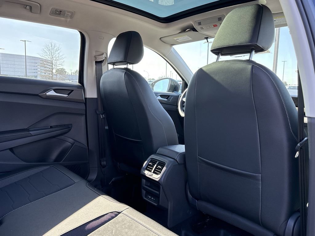 New 2026 Volkswagen Taos SE image 17