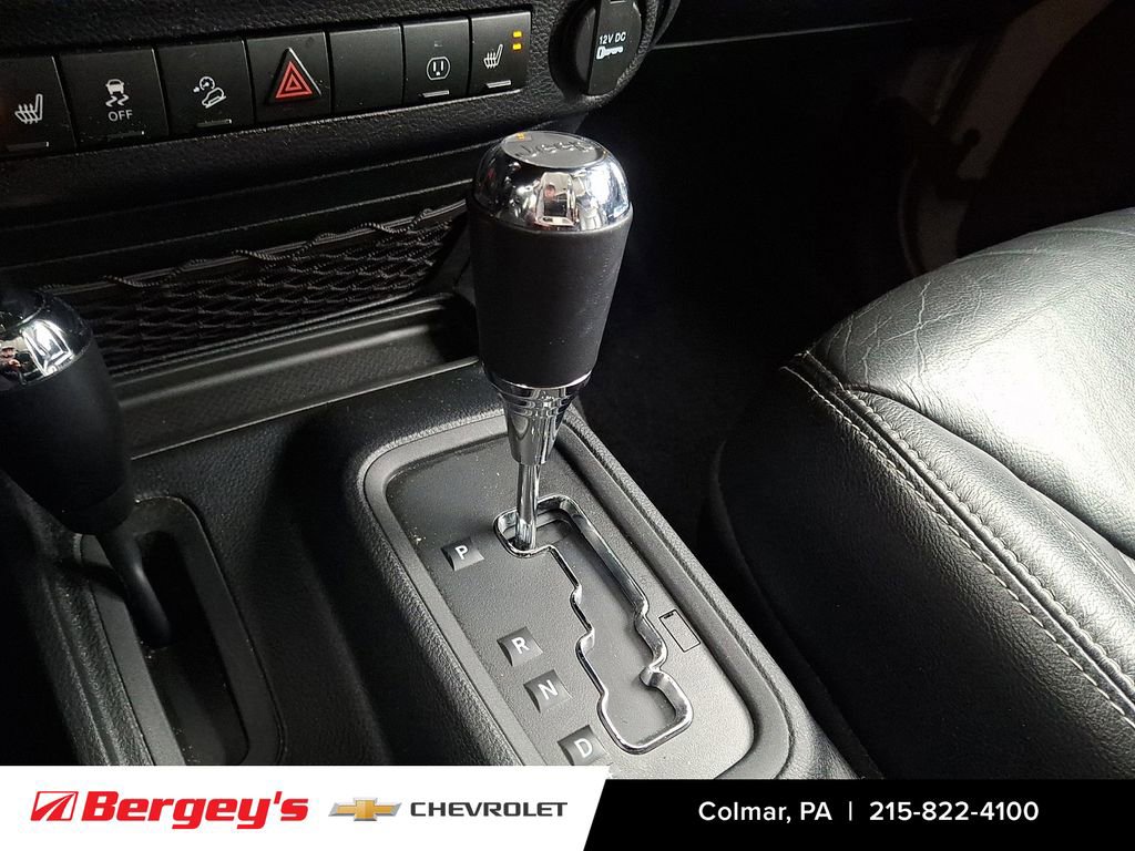 Used 2016 Jeep Wrangler Unlimited Sahara w/ Connectivity Group image 16