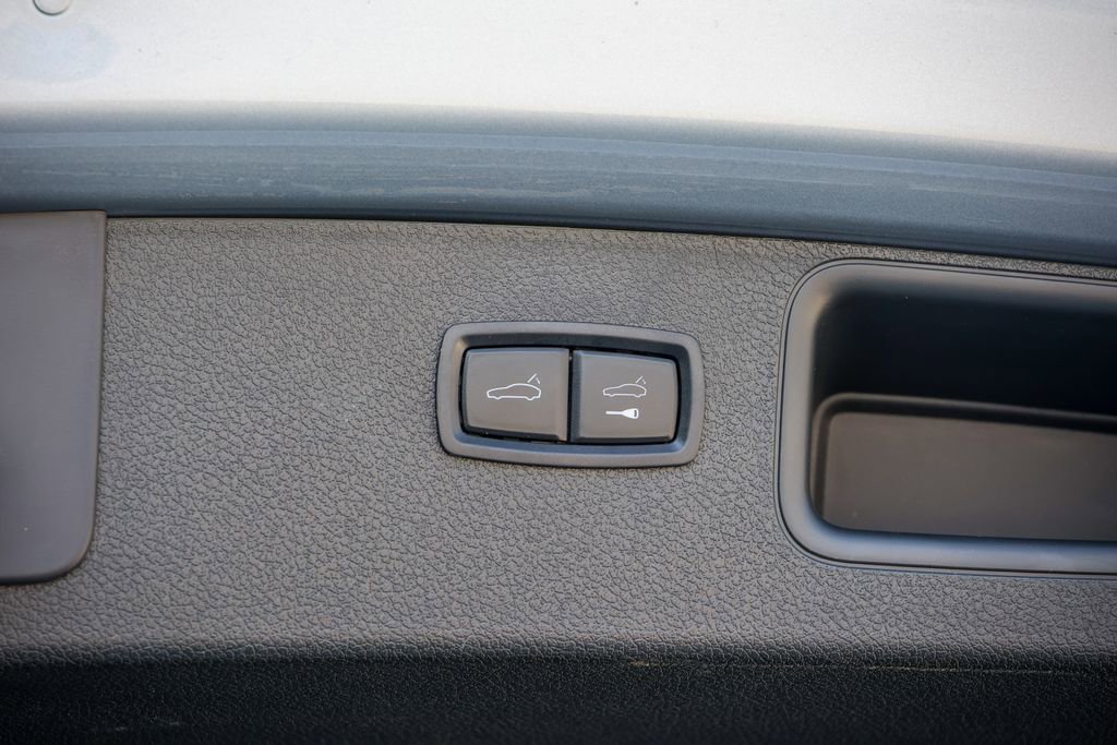 Certified 2025 Porsche Macan image 47