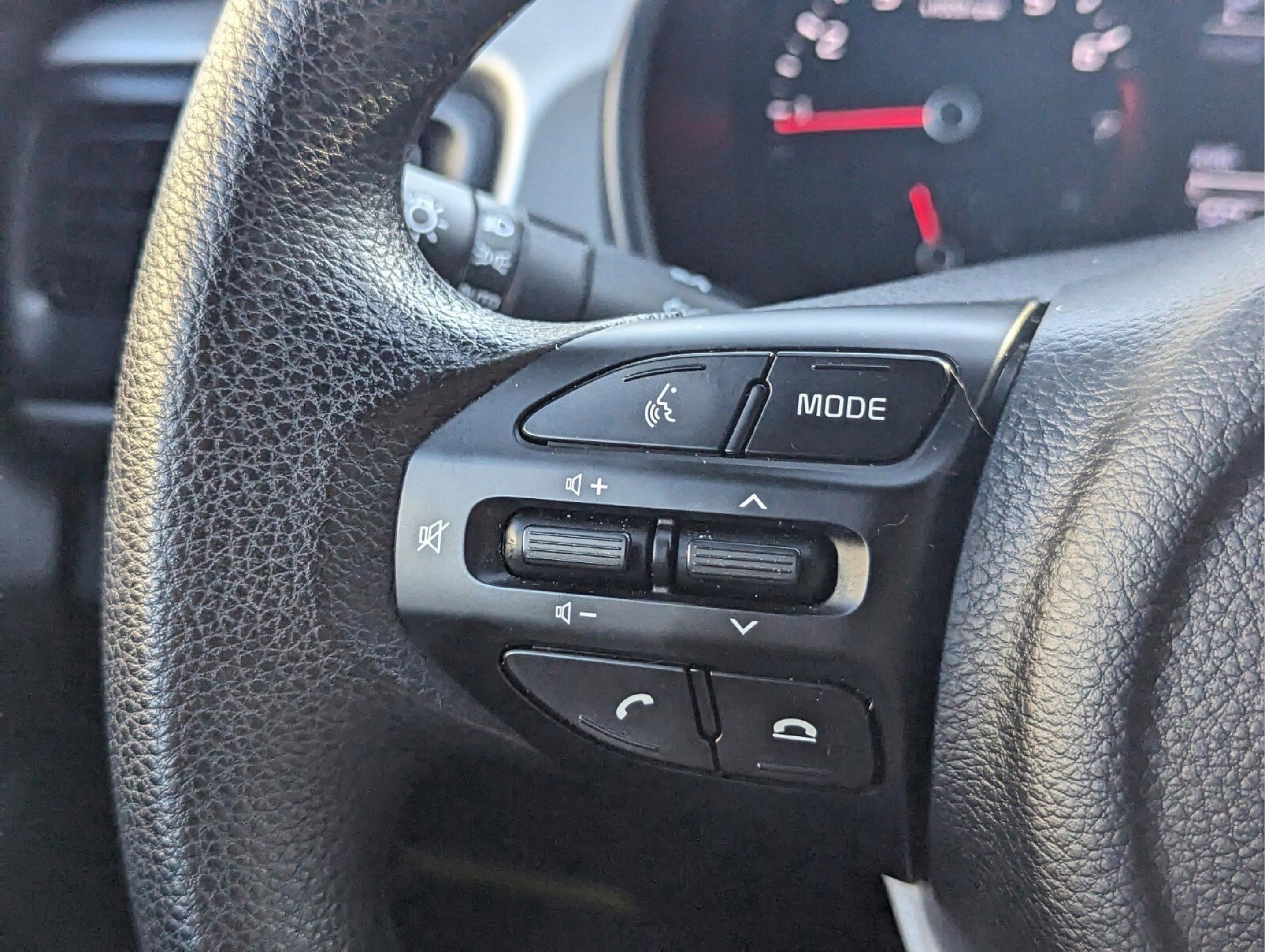 Used 2022 Kia Rio LX image 40