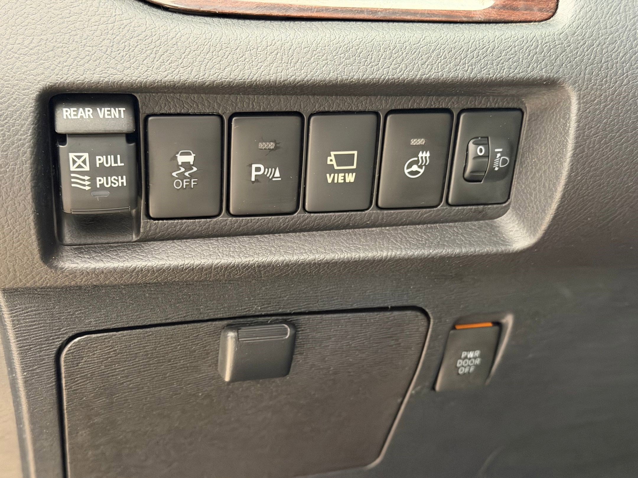 Used 2018 Toyota Sienna Limited Premium image 24