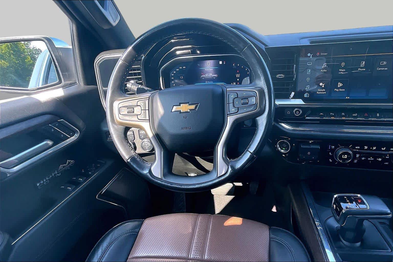 Used 2023 Chevrolet Silverado 1500 High Country w/ High Country Premium Package AWD/4WD image 5