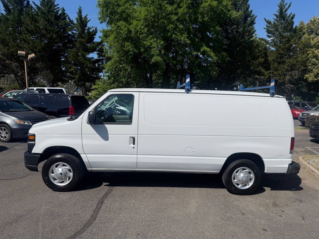 Used 2011 Ford E-150 and Econoline 150 w/ Commercial Cargo Van Pkg RWD image 5