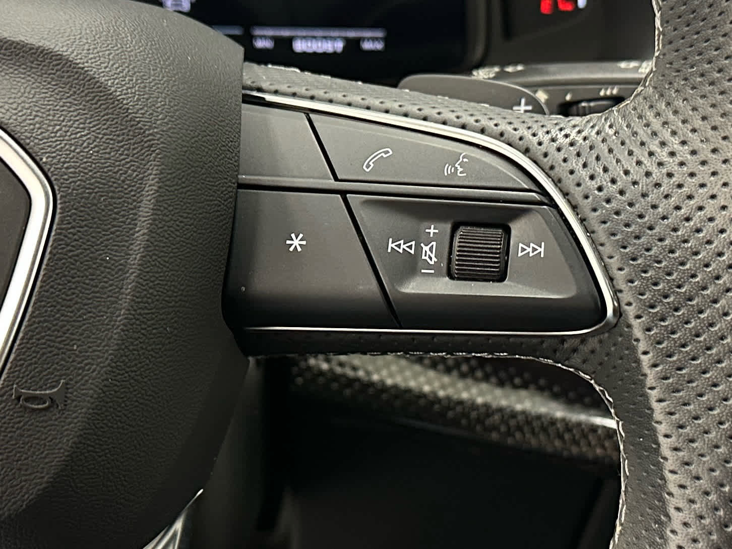 Used 2023 Audi SQ7 Prestige AWD/4WD image 28