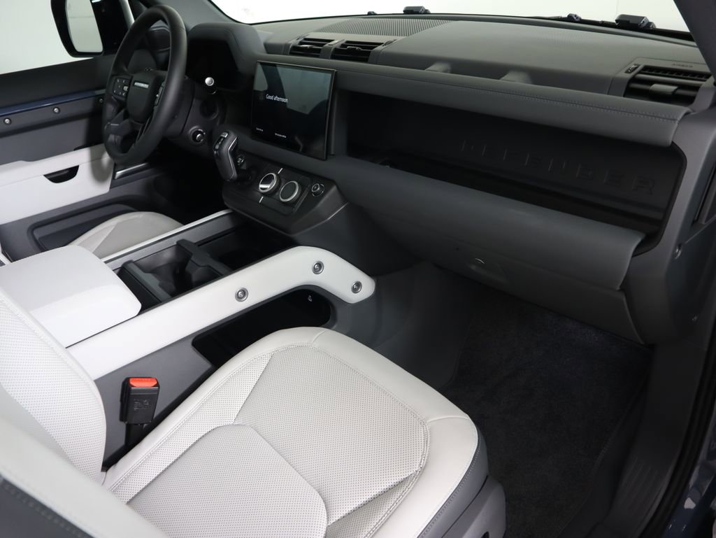 Used 2025 Land Rover Defender 110 S image 18