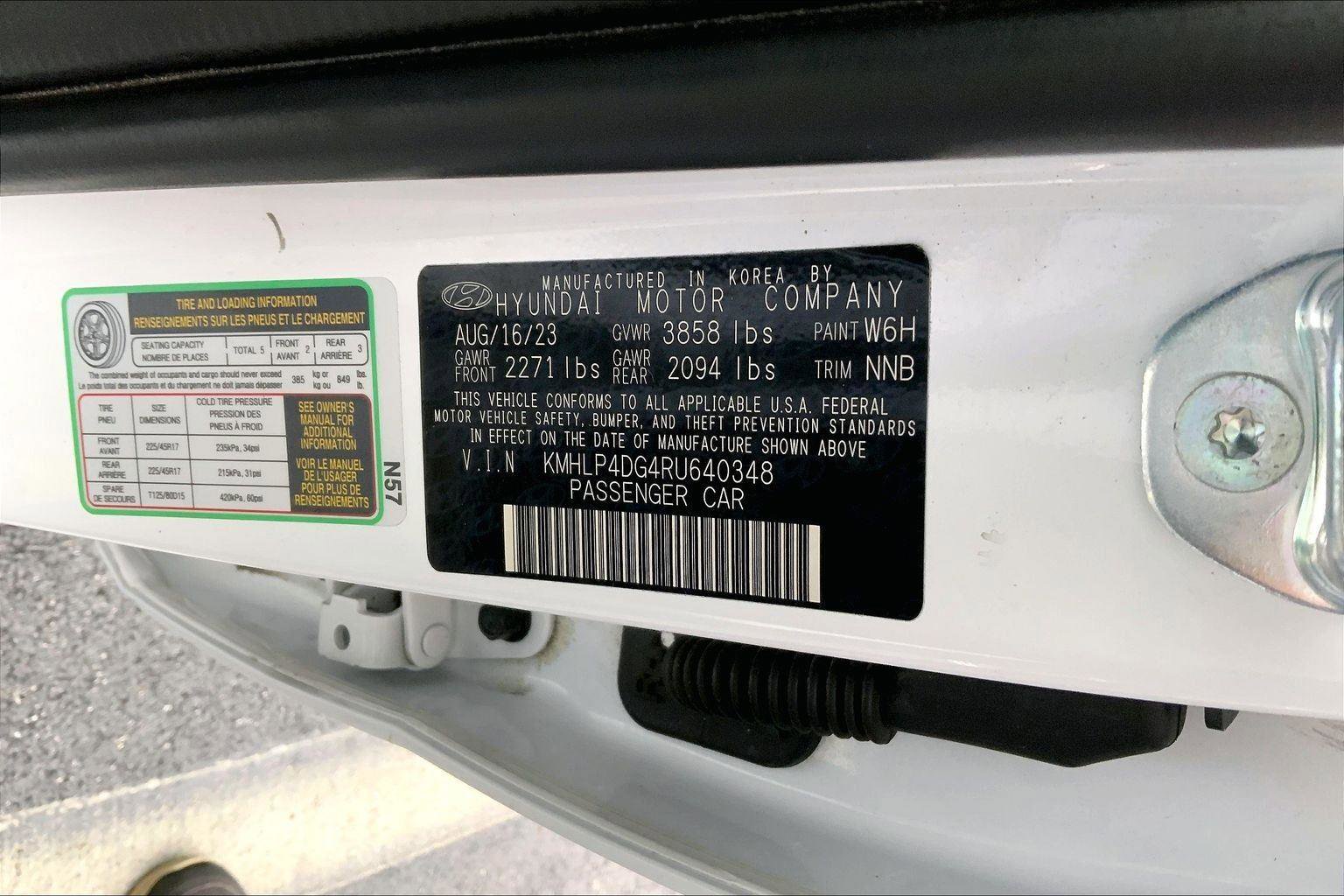 Used 2024 Hyundai Elantra Limited image 32