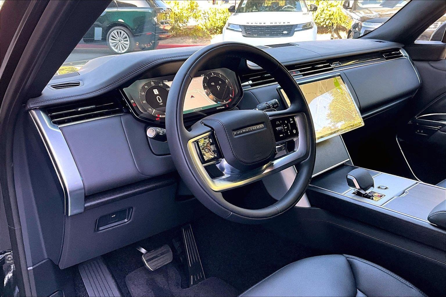 New 2026 Land Rover Range Rover Long Wheelbase SE AWD/4WD image 4