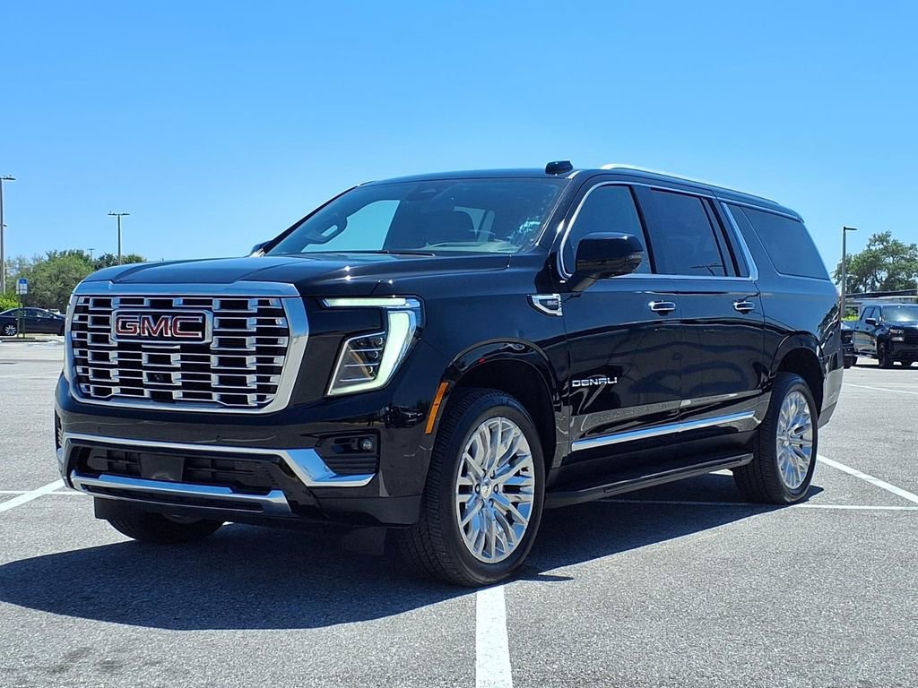 Used 2025 GMC Yukon XL Denali image 3