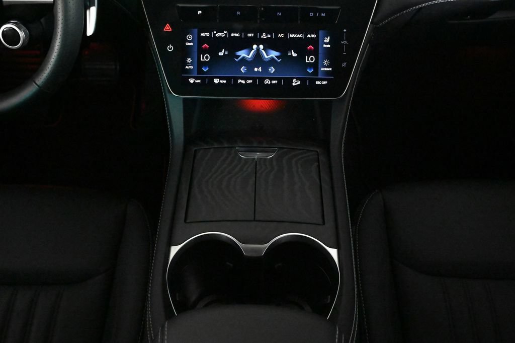 Used 2025 Maserati Grecale GT AWD/4WD image 14
