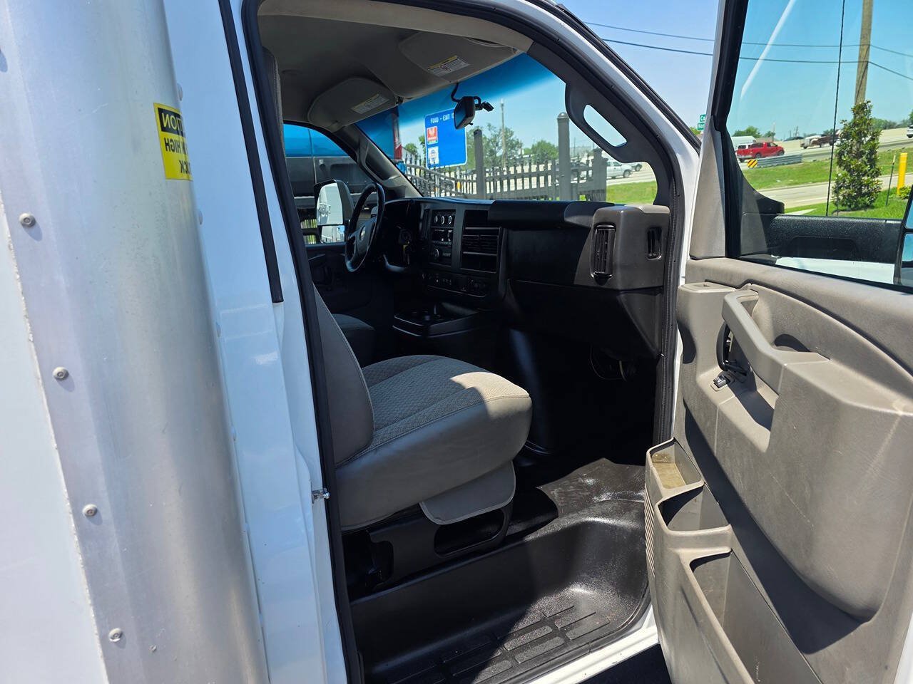 Used 2020 Chevrolet Express 3500 Extended w/ Power Convenience Package RWD image 14
