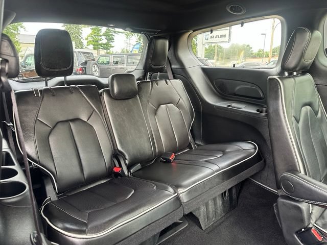 Used 2025 Chrysler Pacifica Limited FWD image 20