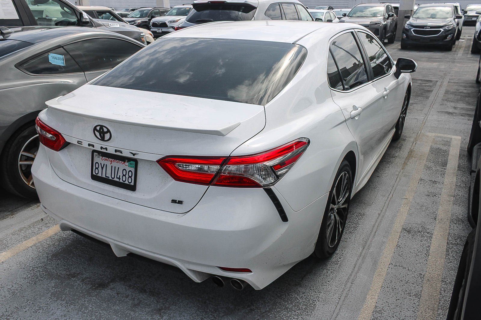 Used 2018 Toyota Camry SE w/ Moonroof Package FWD image 14