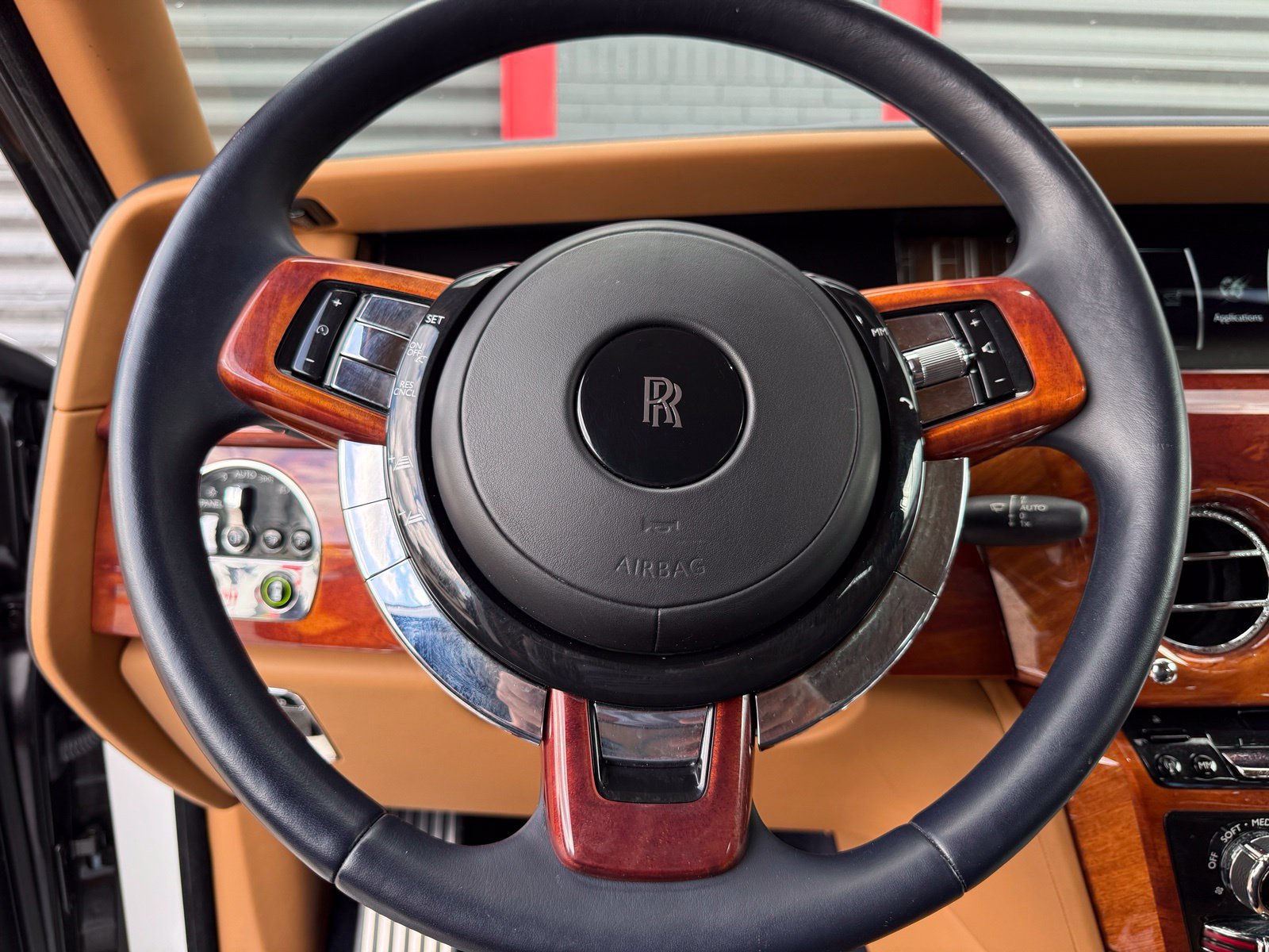 Used 2018 Rolls-Royce Phantom Extended Wheelbase RWD image 48